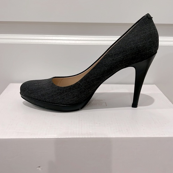 Nine West Wise Up Fabric Pump - Picture 2 of 9